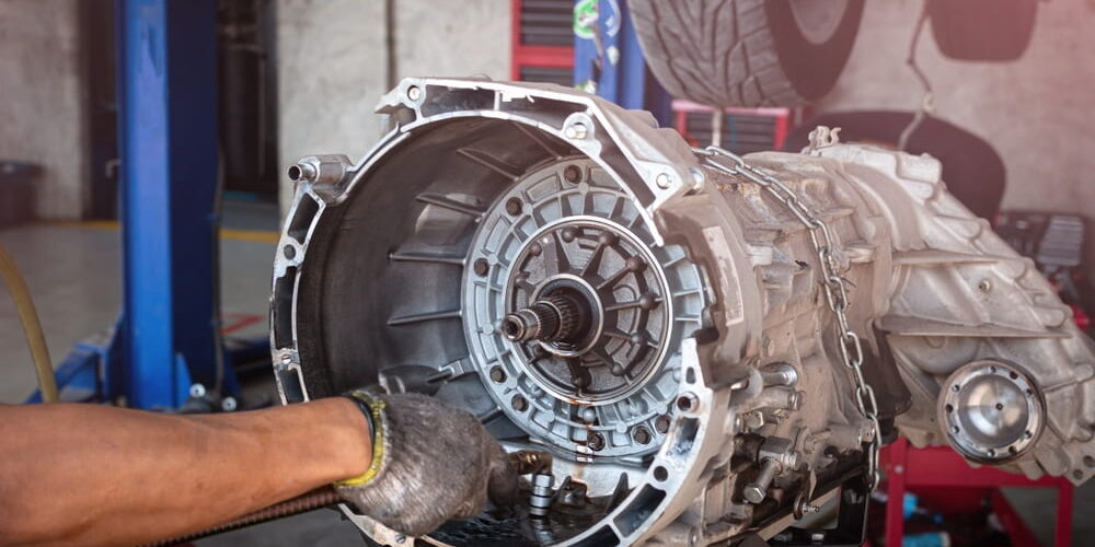 آشنایی با علائم خرابی و دریافت خدمات تخصصی برای تعمیر گیربکس اتوماتیک ضروری است.